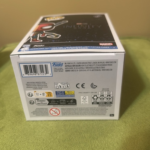 Funko Pop! Peter Parker/Iron Spider (The Infinity Saga) - Picture 8 of 8